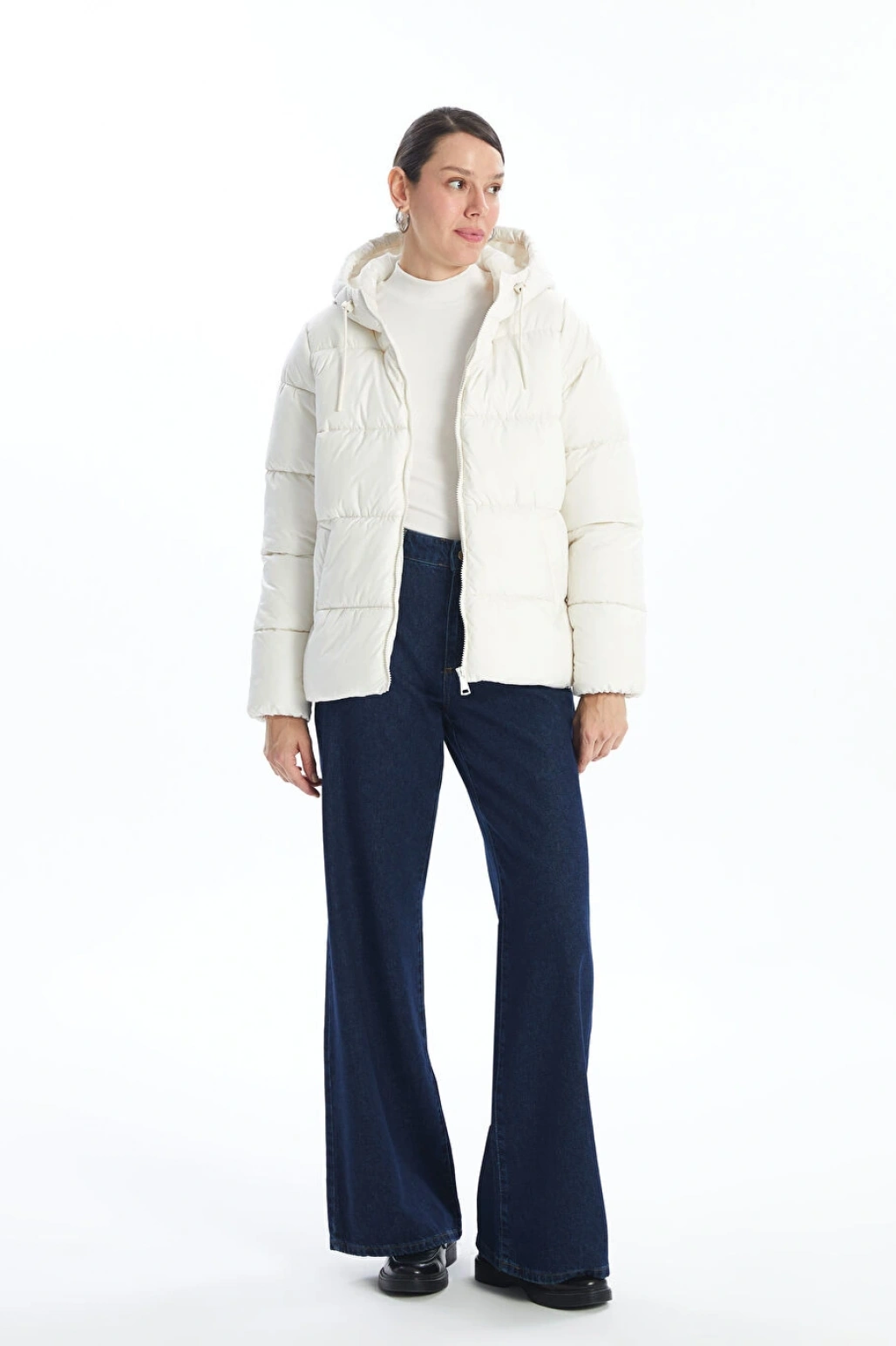 LCWAIKIKI Classic Ekru Kapüşonlu Kadın Şişme Mont