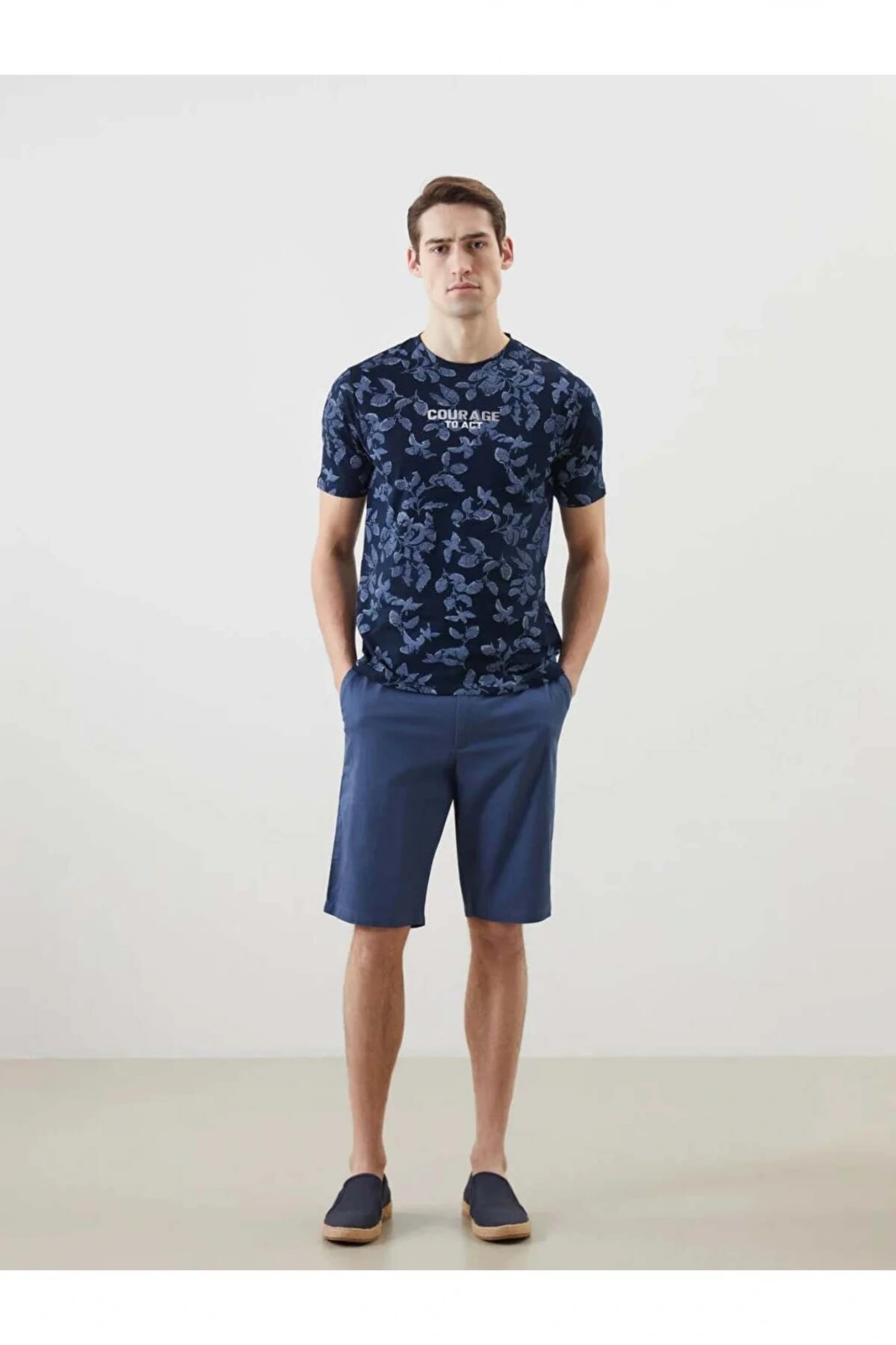 LCWAIKIKI Classic Indigo Standart Kalıp Gabardin Erkek Şort