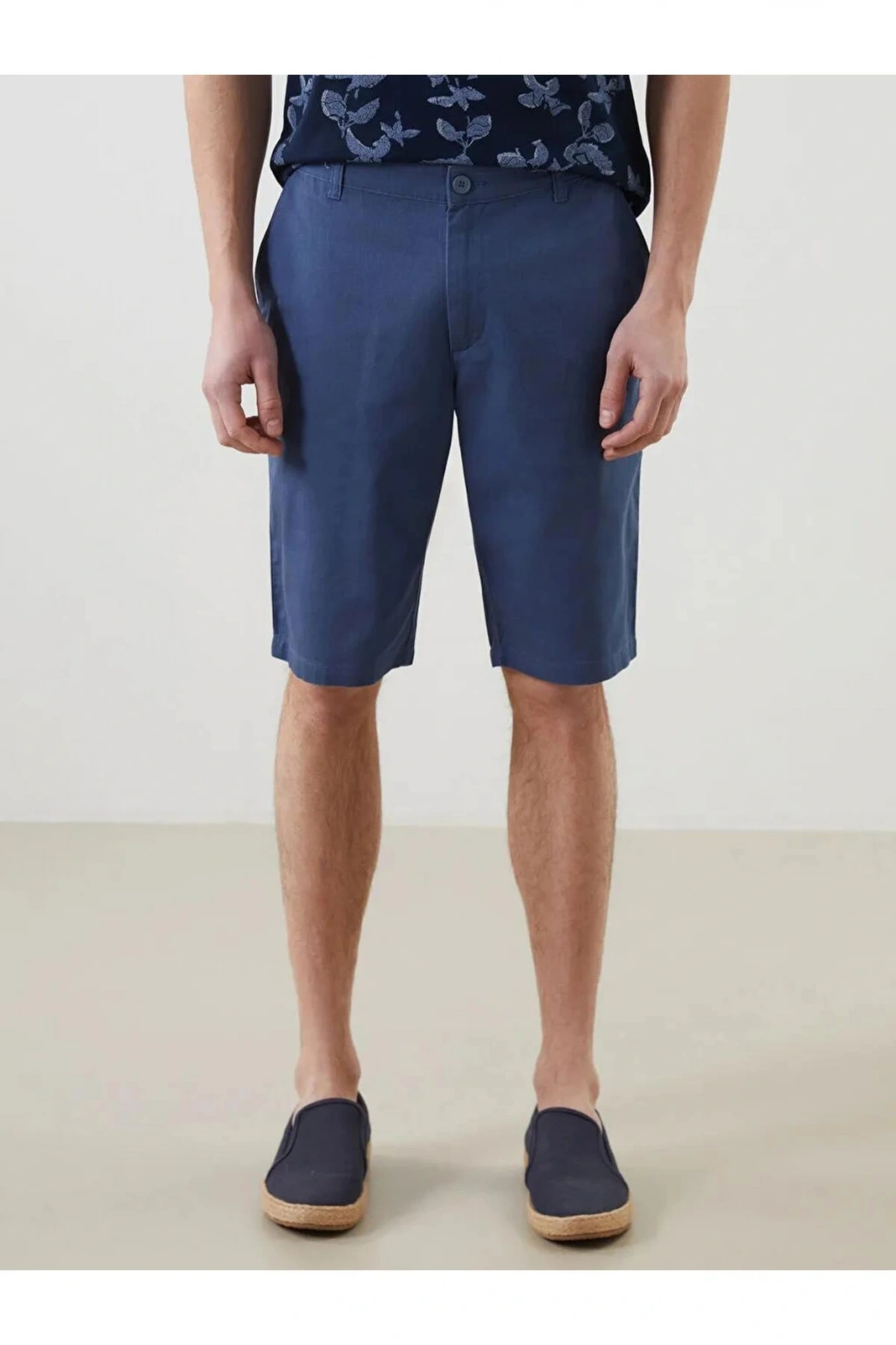 LCWAIKIKI Classic Indigo Standart Kalıp Gabardin Erkek Şort