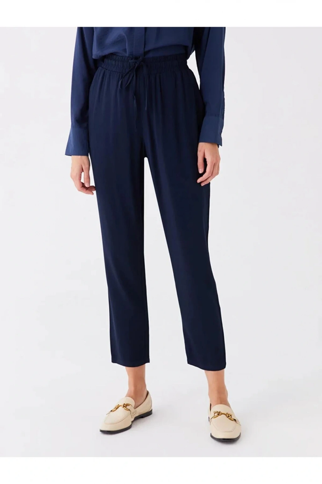 LCWAIKIKI Classic Lacivert Beli Lastikli Rahat Kalıp Kadın Pantolon