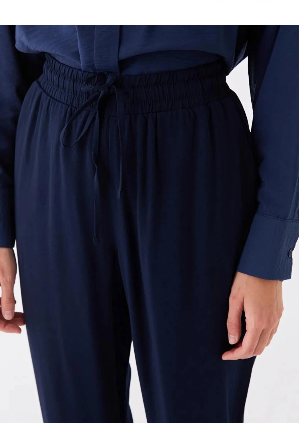 LCWAIKIKI Classic Lacivert Beli Lastikli Rahat Kalıp Kadın Pantolon