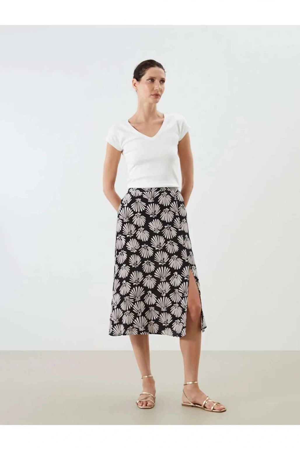 LCWAIKIKI Classic Siyah Beli Lastikli Desenli Yırtmaçlı Etek