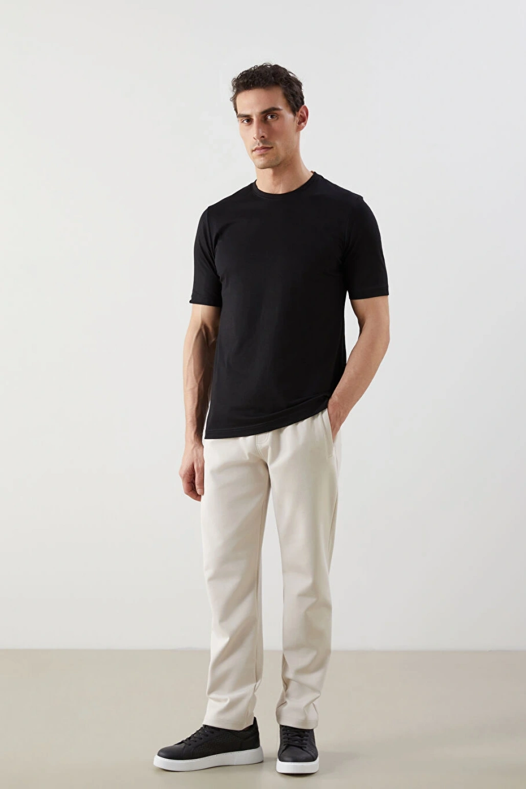 LCWAIKIKI Classic Siyah Bisiklet Yaka Penye Erkek Tişört