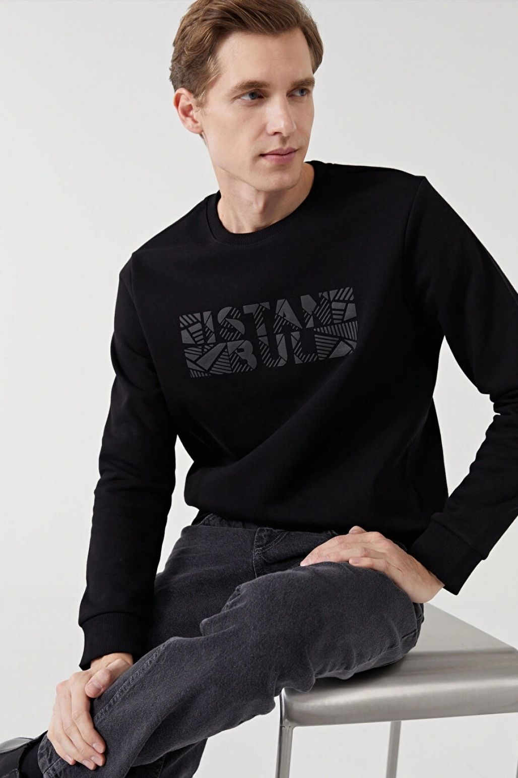 LCWAIKIKI Classic Siyah Bisiklet Yaka Uzun Kollu Baskılı Kalın Erkek Sweatshirt