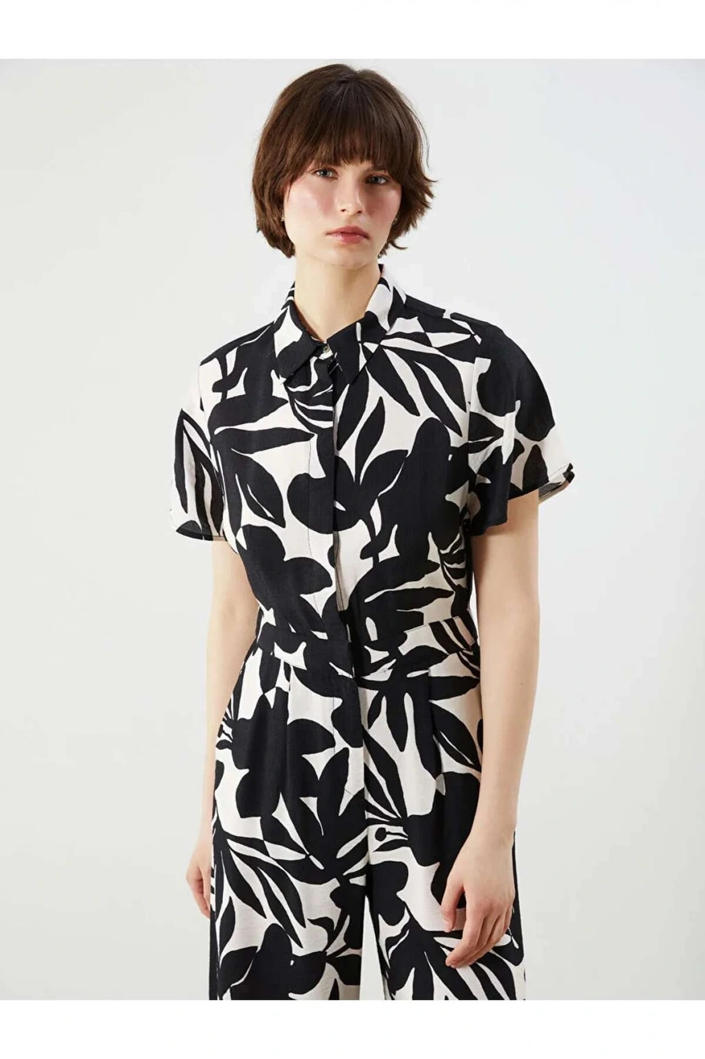 LCWAIKIKI Classic Siyah Gömlek Yaka Çiçekli Kadın Tulum