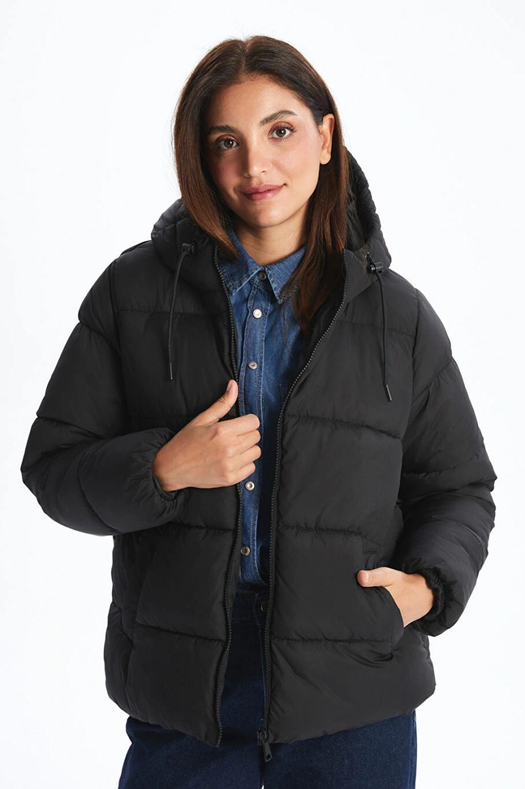 LCWAIKIKI Classic Siyah Kapüşonlu Kadın Şişme Mont