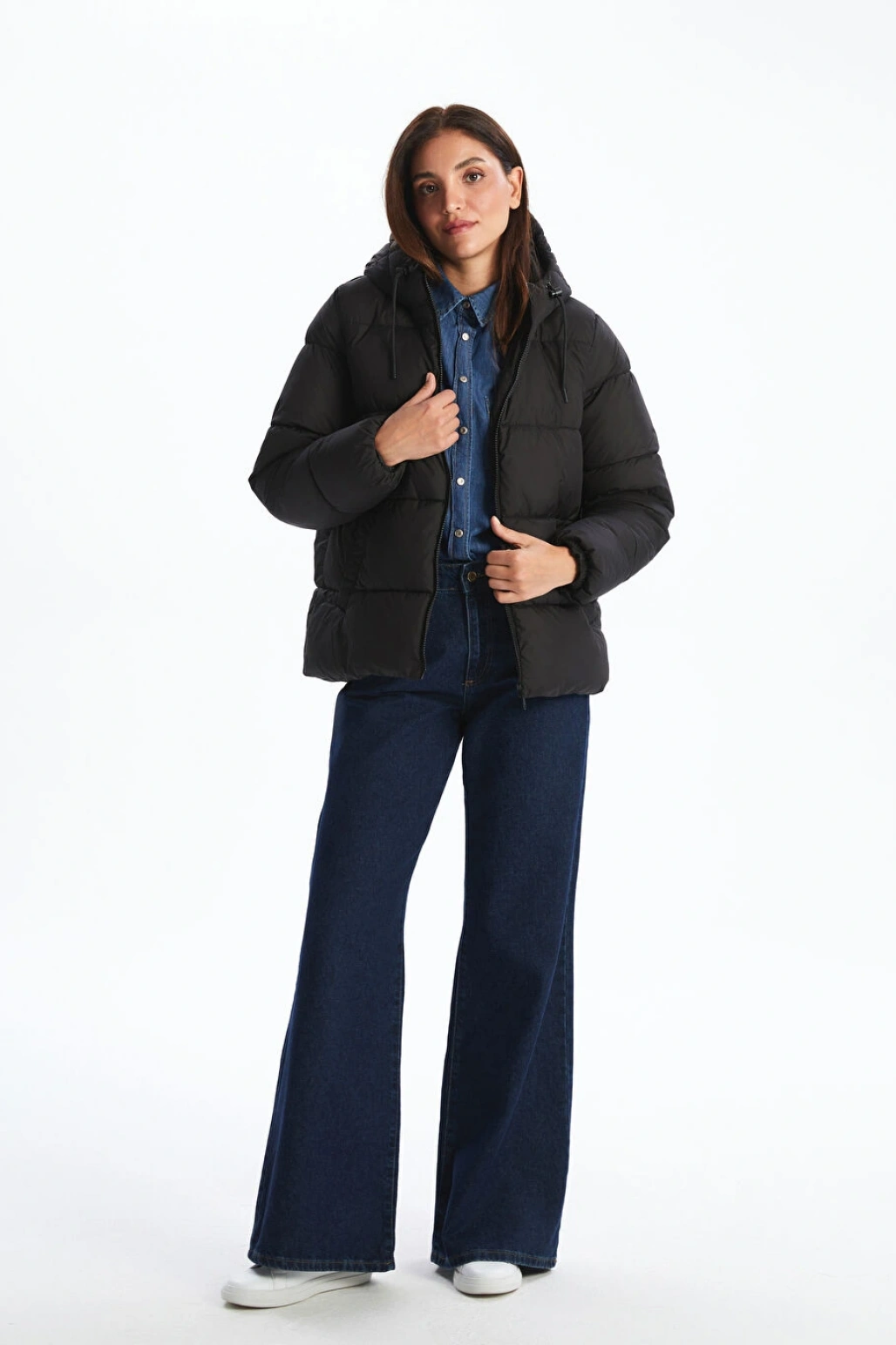 LCWAIKIKI Classic Siyah Kapüşonlu Kadın Şişme Mont