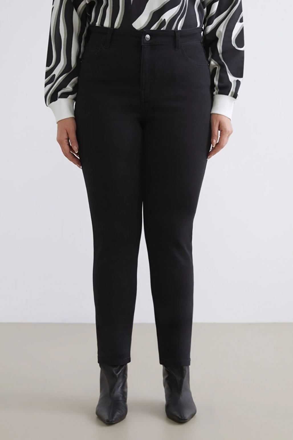 LCWAIKIKI Classic Siyah Slim Fit Kadın Içi Şardonlu Jean Pantolon