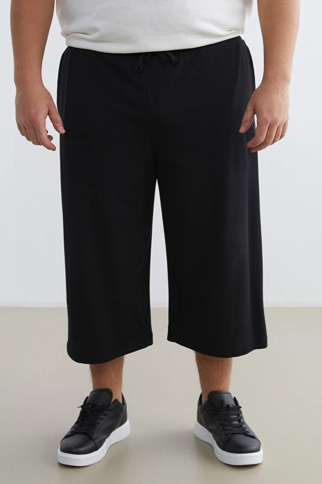 LCWAIKIKI Classic Siyah Standart Kalıp Erkek Bermuda Şort