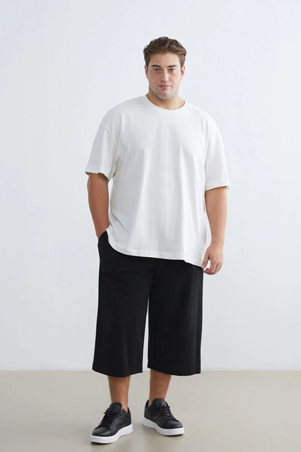 LCWAIKIKI Classic Siyah Standart Kalıp Erkek Bermuda Şort