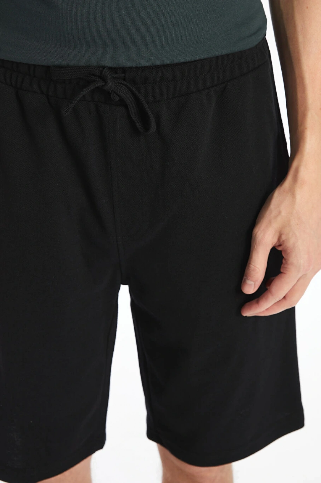 LCWAIKIKI Classic Siyah Standart Kalıp Pike Erkek Şort