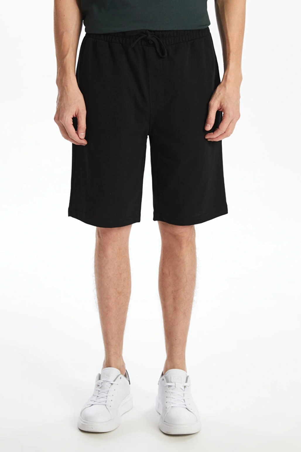 LCWAIKIKI Classic Siyah Standart Kalıp Pike Erkek Şort