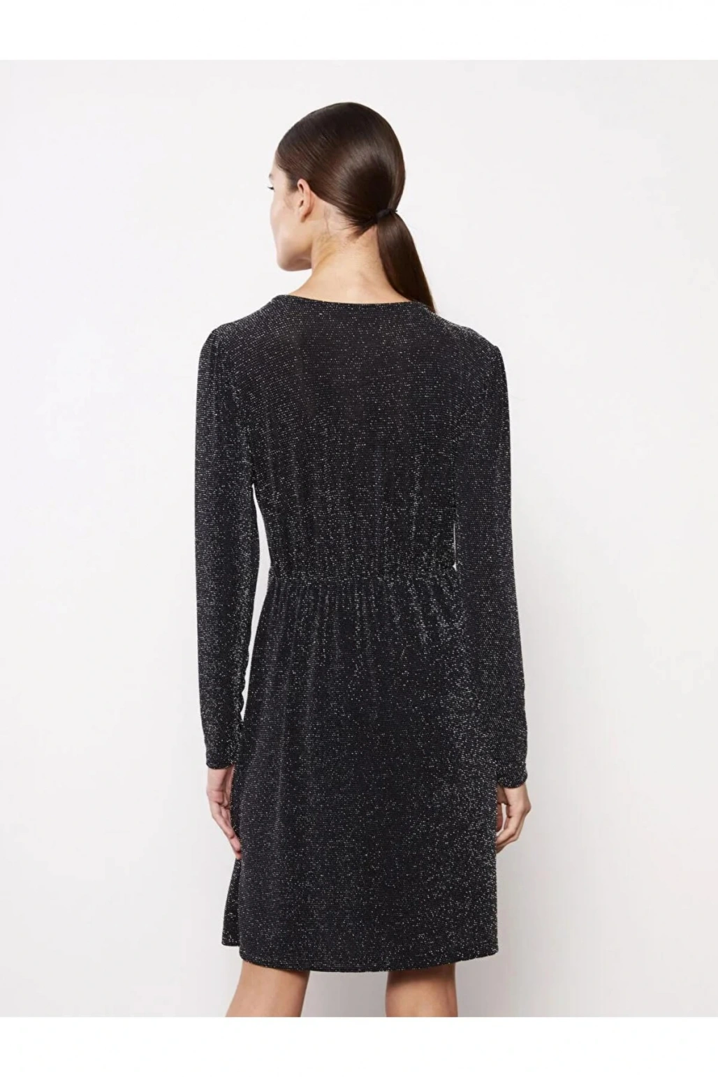 LCWAIKIKI Classic Siyah V Yaka Parlak Görünümlü Uzun Kollu Kadın Elbise