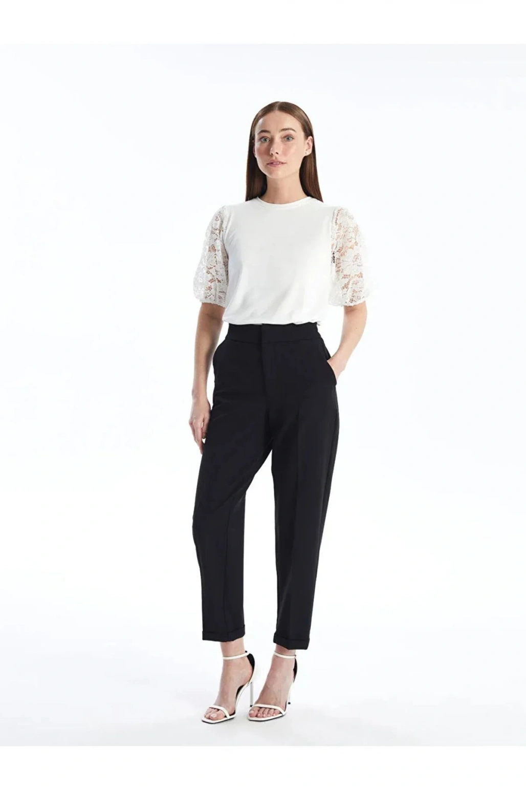 LCWAIKIKI Classic Bisiklet Yaka Kendinden Desenli Kısa Kollu Kadın Bluz