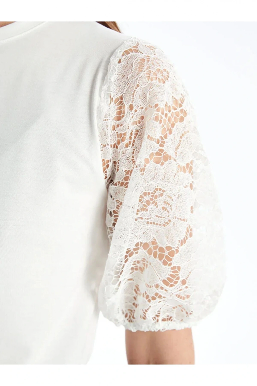 LCWAIKIKI Classic Bisiklet Yaka Kendinden Desenli Kısa Kollu Kadın Bluz