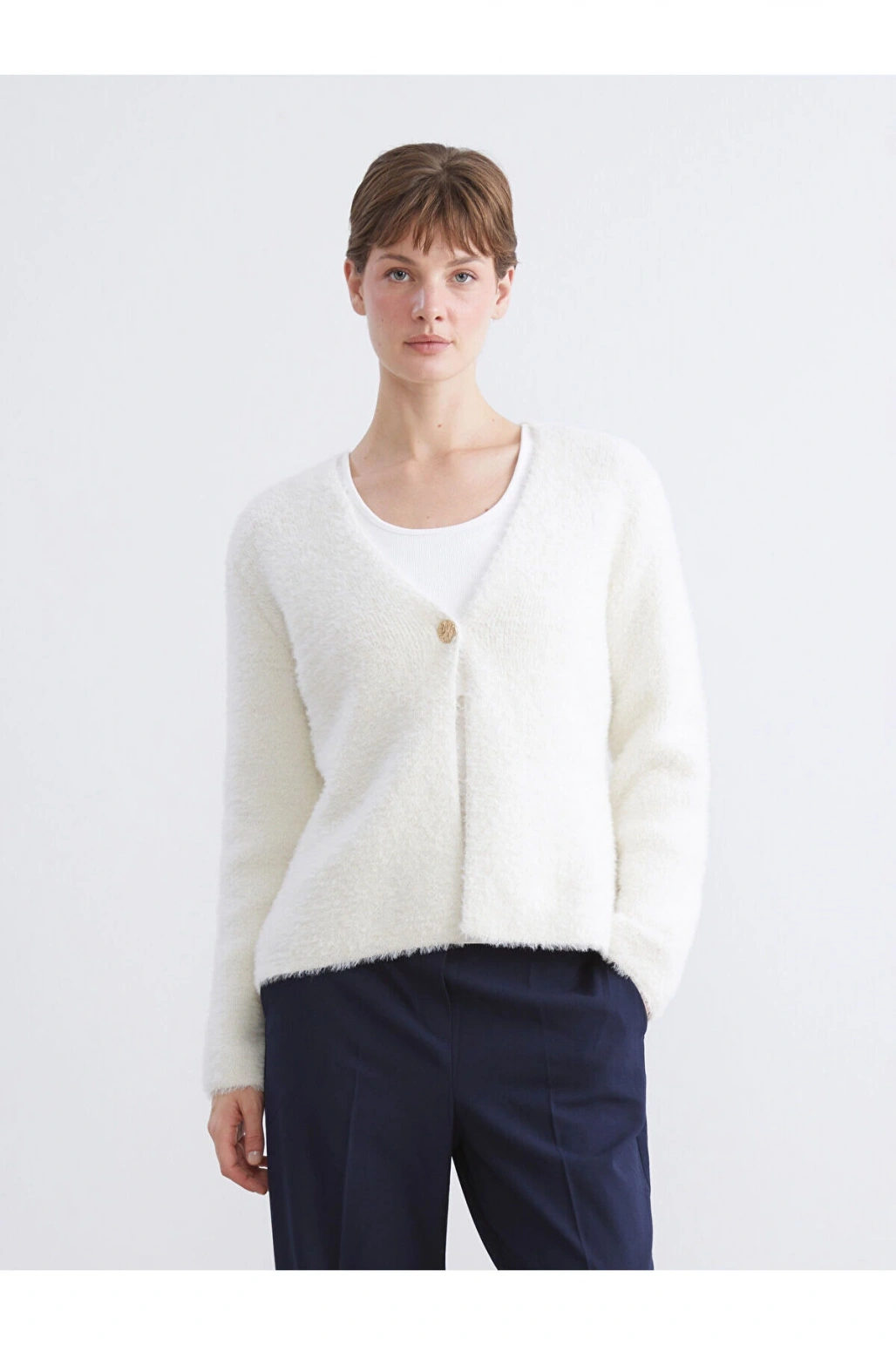 LCWAIKIKI ClassicEkru V Yaka Kadın Pelüş Triko Hırka