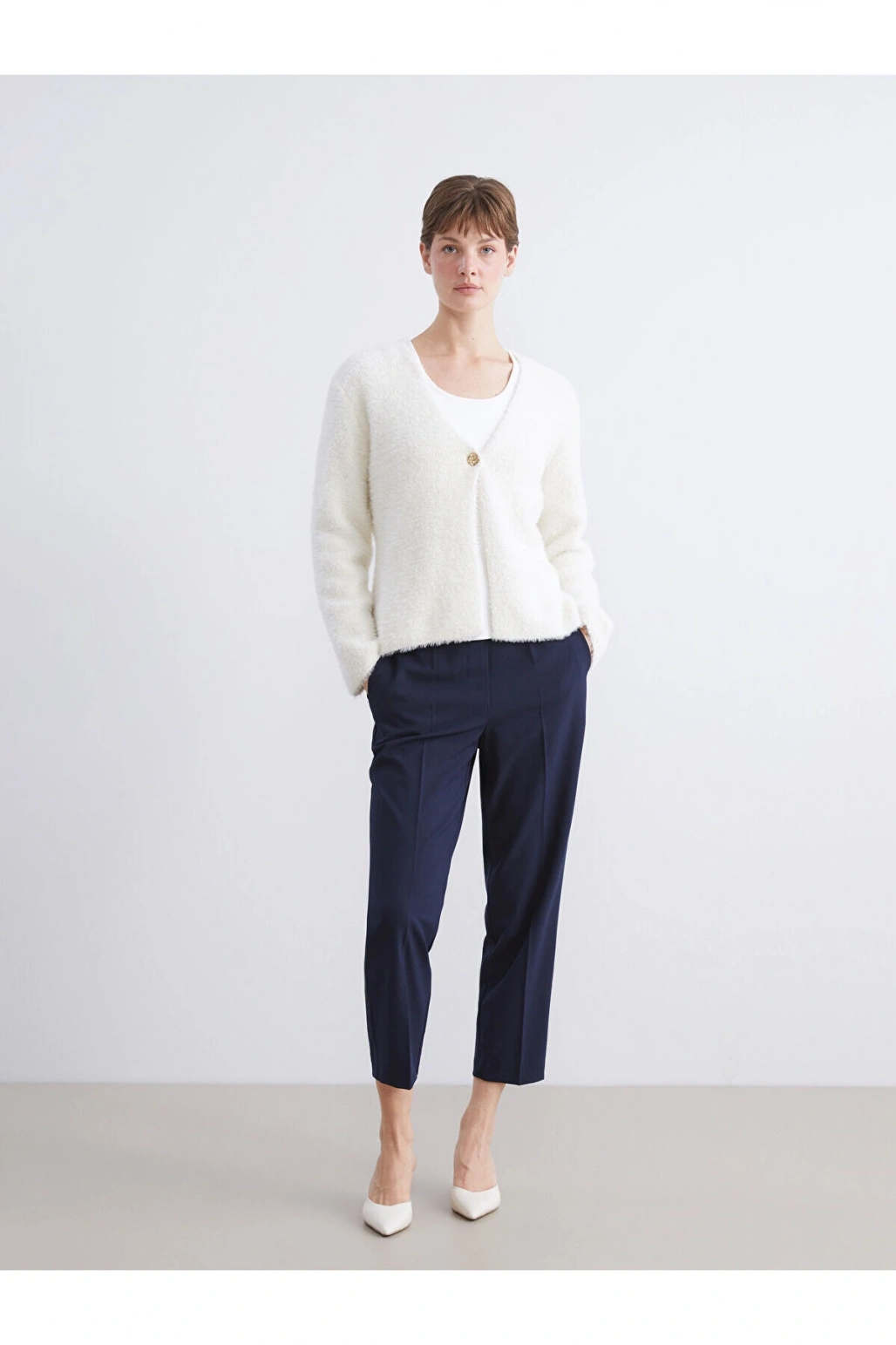 LCWAIKIKI ClassicEkru V Yaka Kadın Pelüş Triko Hırka