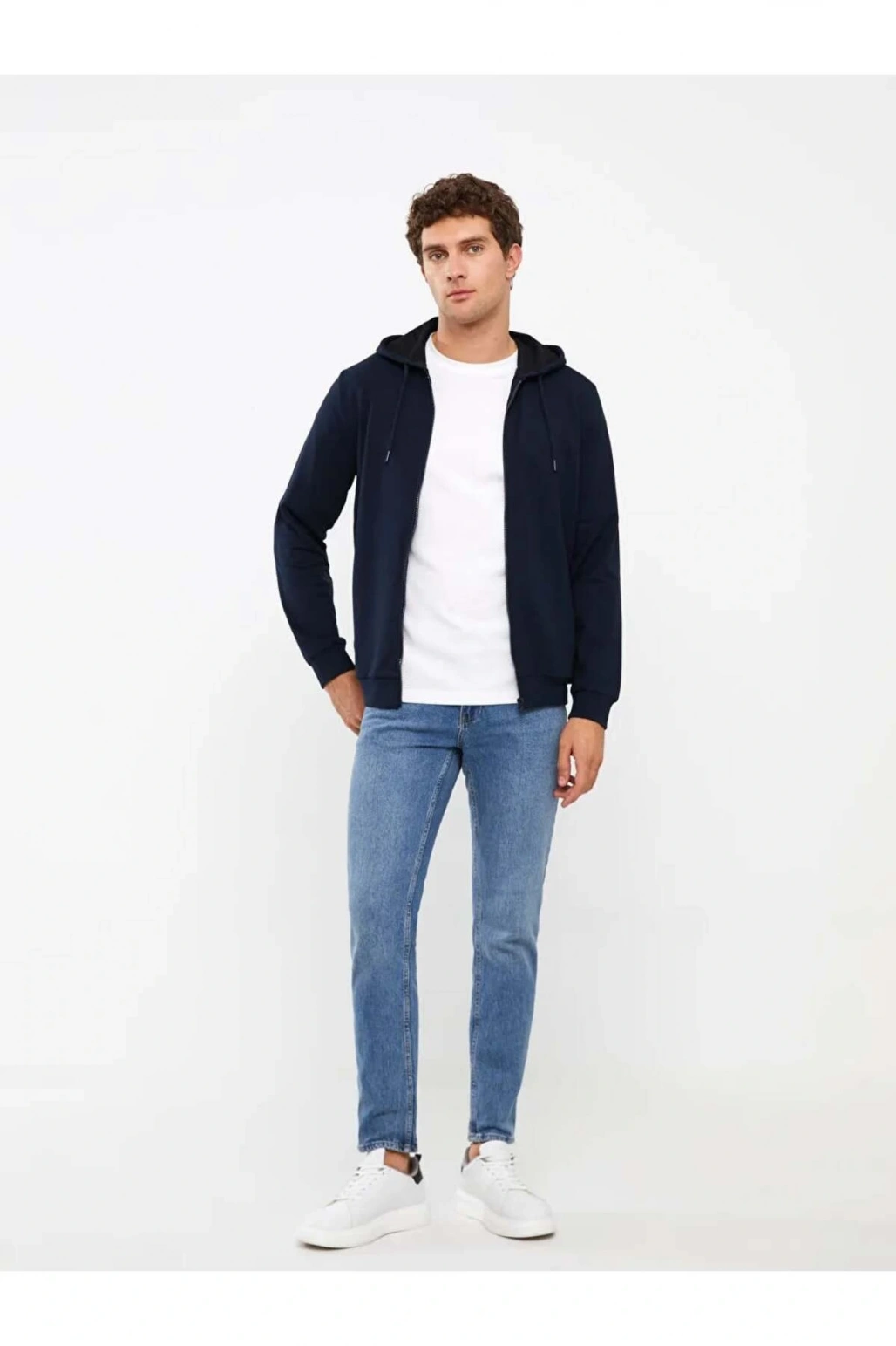 LCWAIKIKI ClassicLacivert Kapüşonlu Uzun Kollu Erkek Spor Hırka