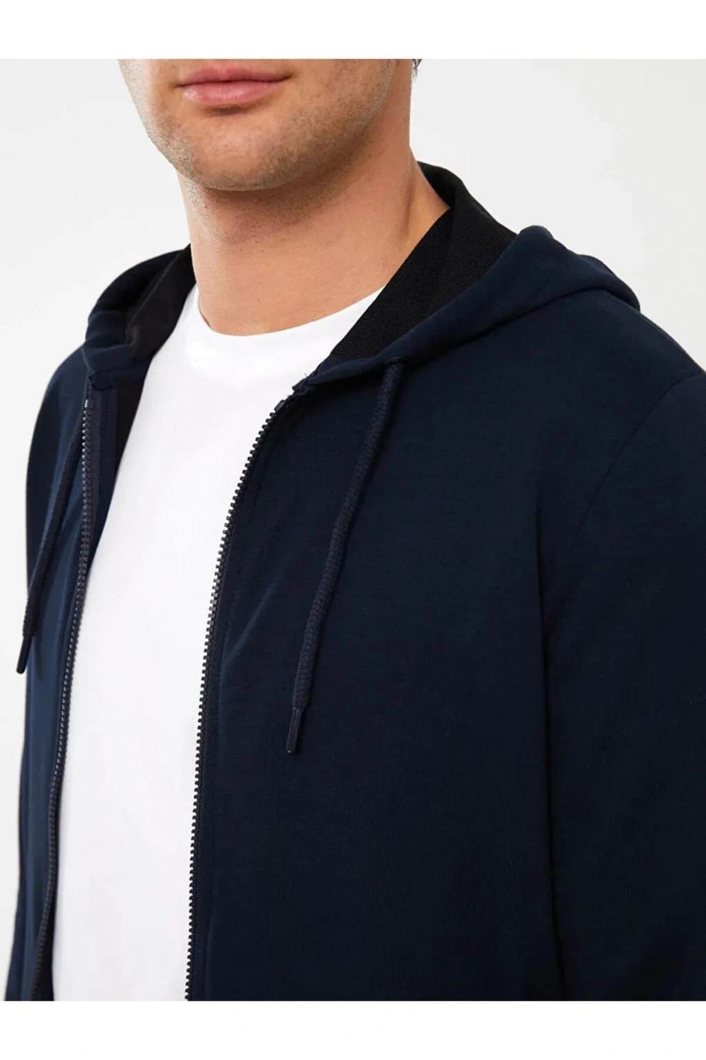 LCWAIKIKI ClassicLacivert Kapüşonlu Uzun Kollu Erkek Spor Hırka