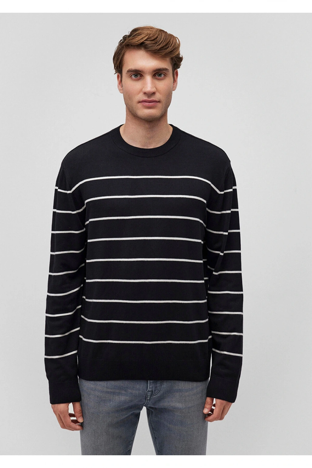 Mavi Beyaz Çizgili Siyah Kazak Regular Fit / Normal Kesim