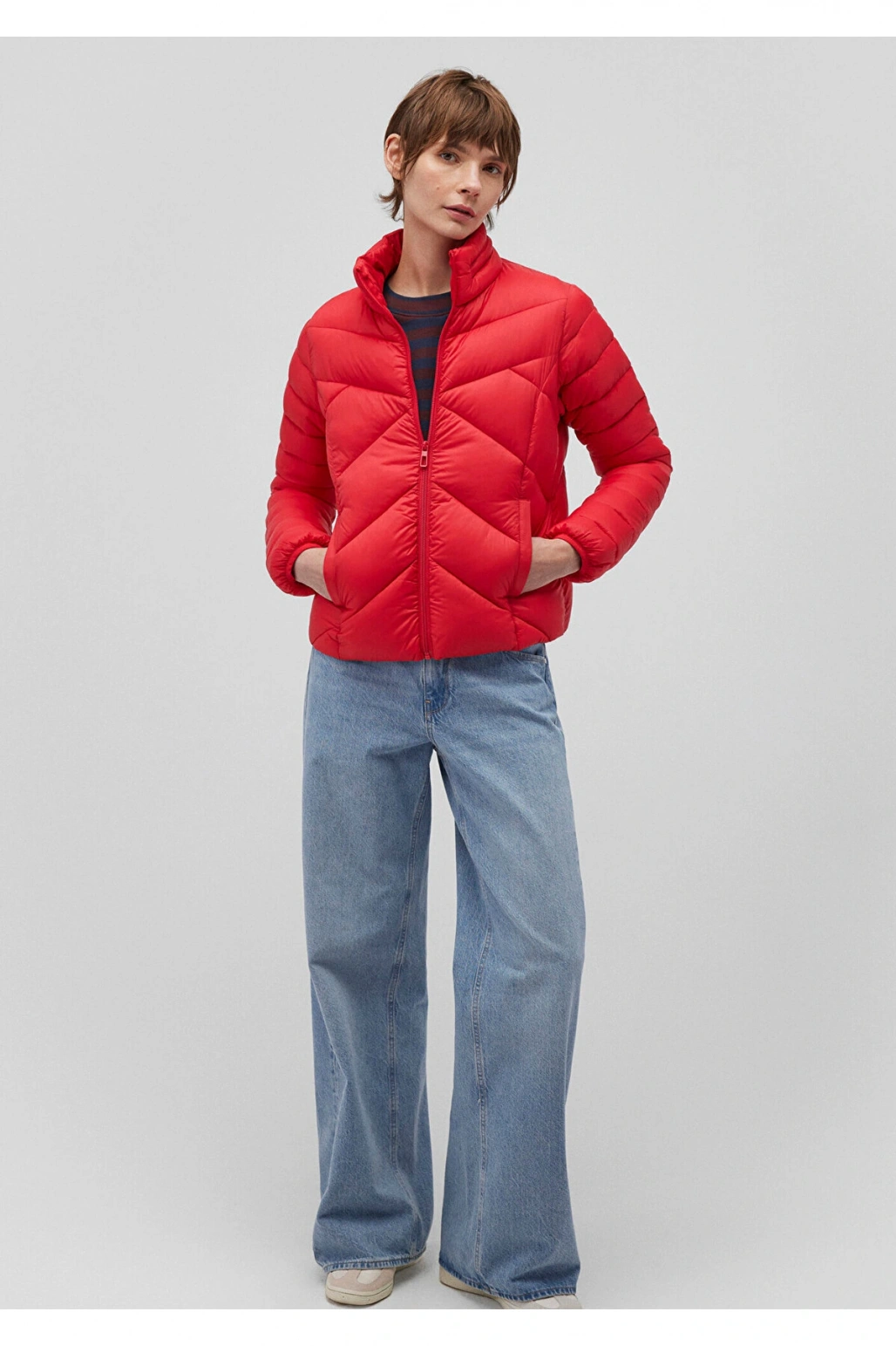 Mavi Dik Yaka Kırmızı Şişme Mont