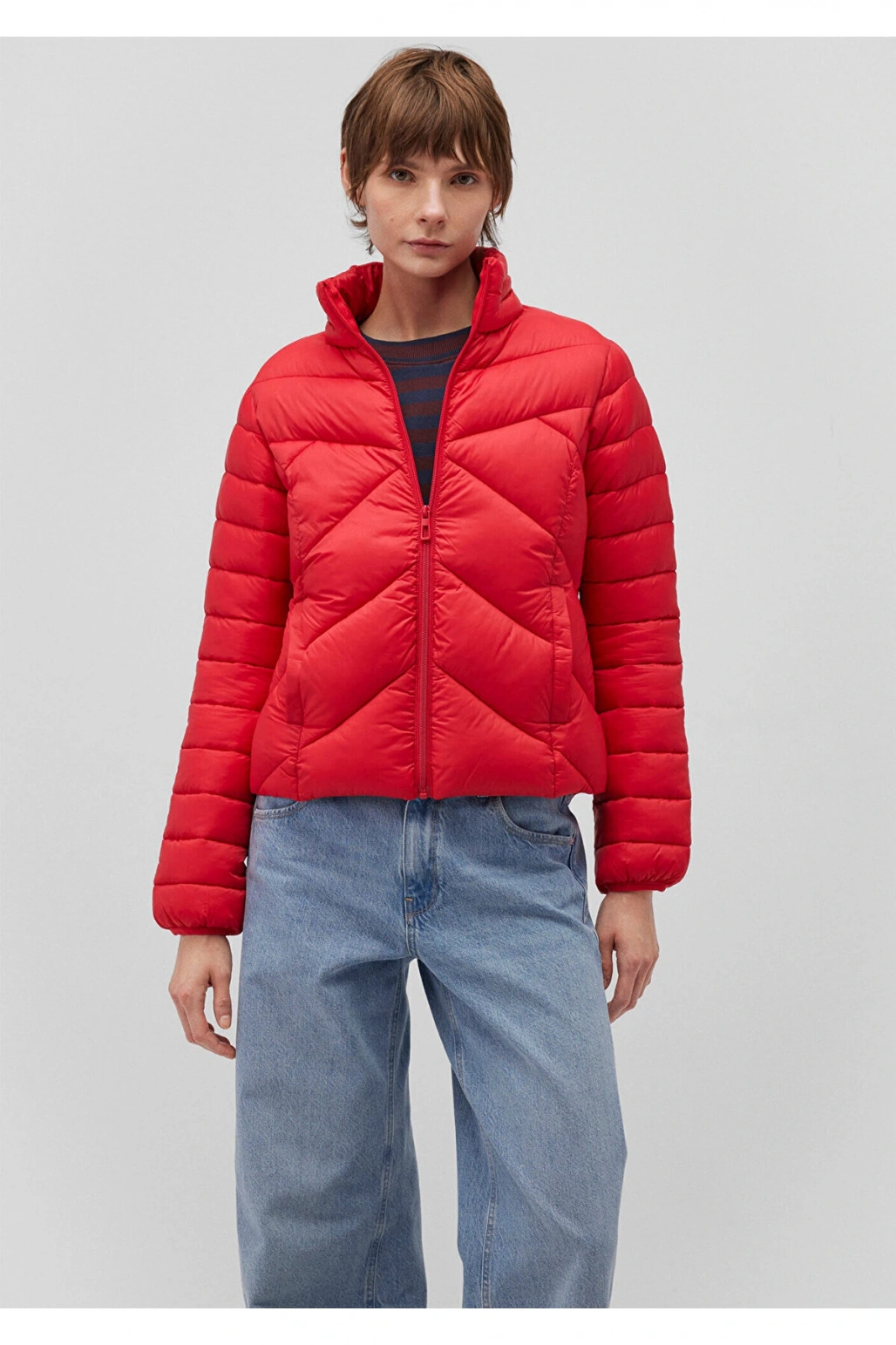 Mavi Dik Yaka Kırmızı Şişme Mont