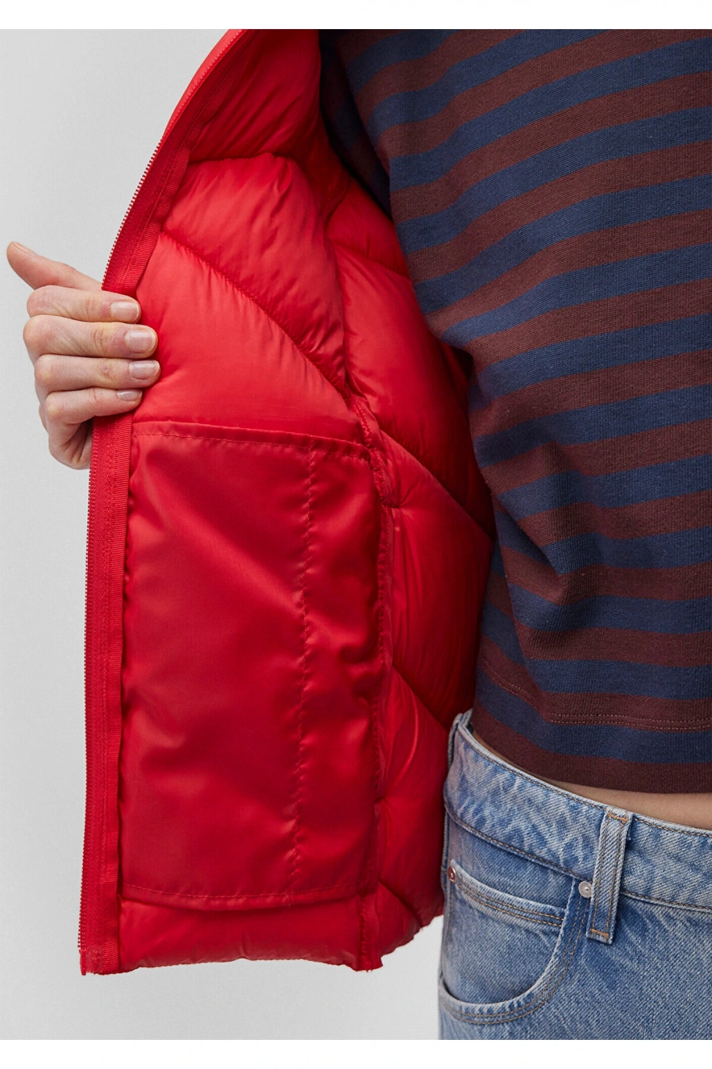 Mavi Dik Yaka Kırmızı Şişme Mont