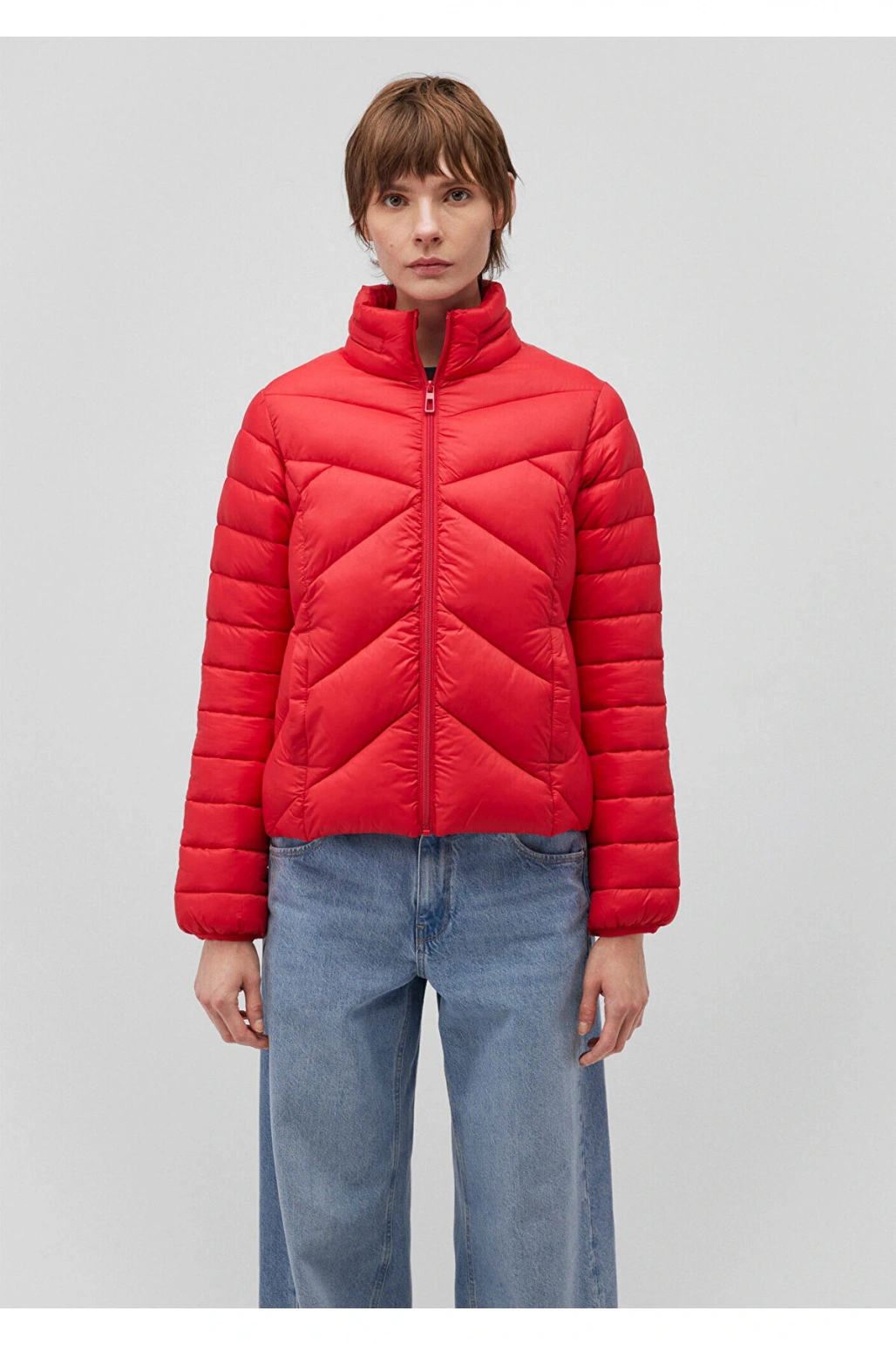 Mavi Dik Yaka Kırmızı Şişme Mont