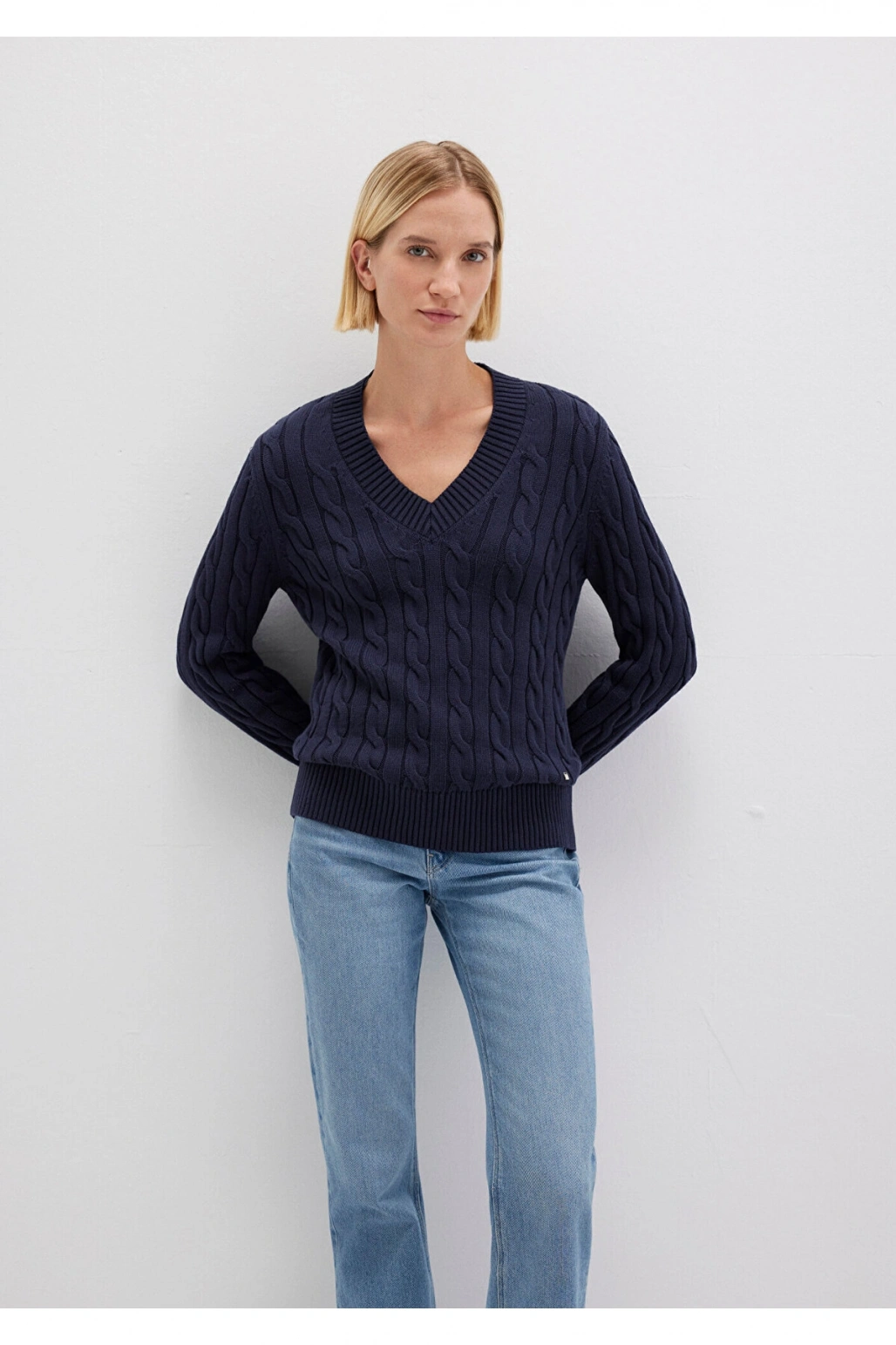 Mavi İpek Karışımlı V Yaka Lacivert Kazak Slim Fit / Dar Kesim