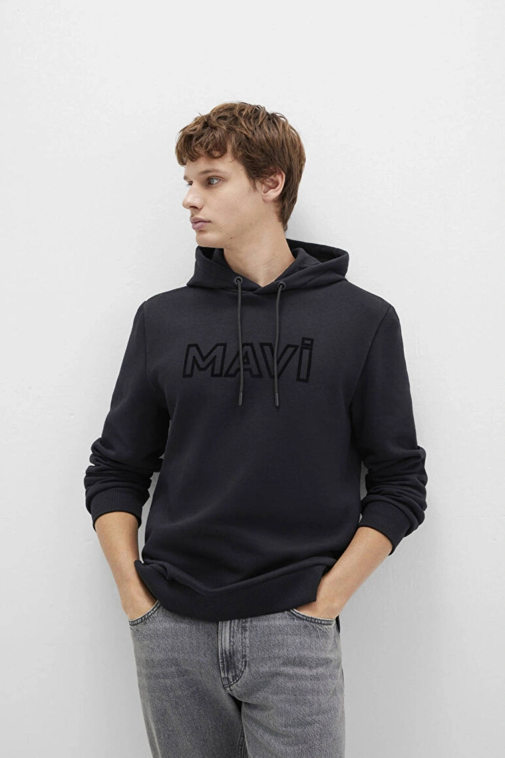 Mavi Logo Baskılı Kapüşonlu Siyah SWEATSHIRT