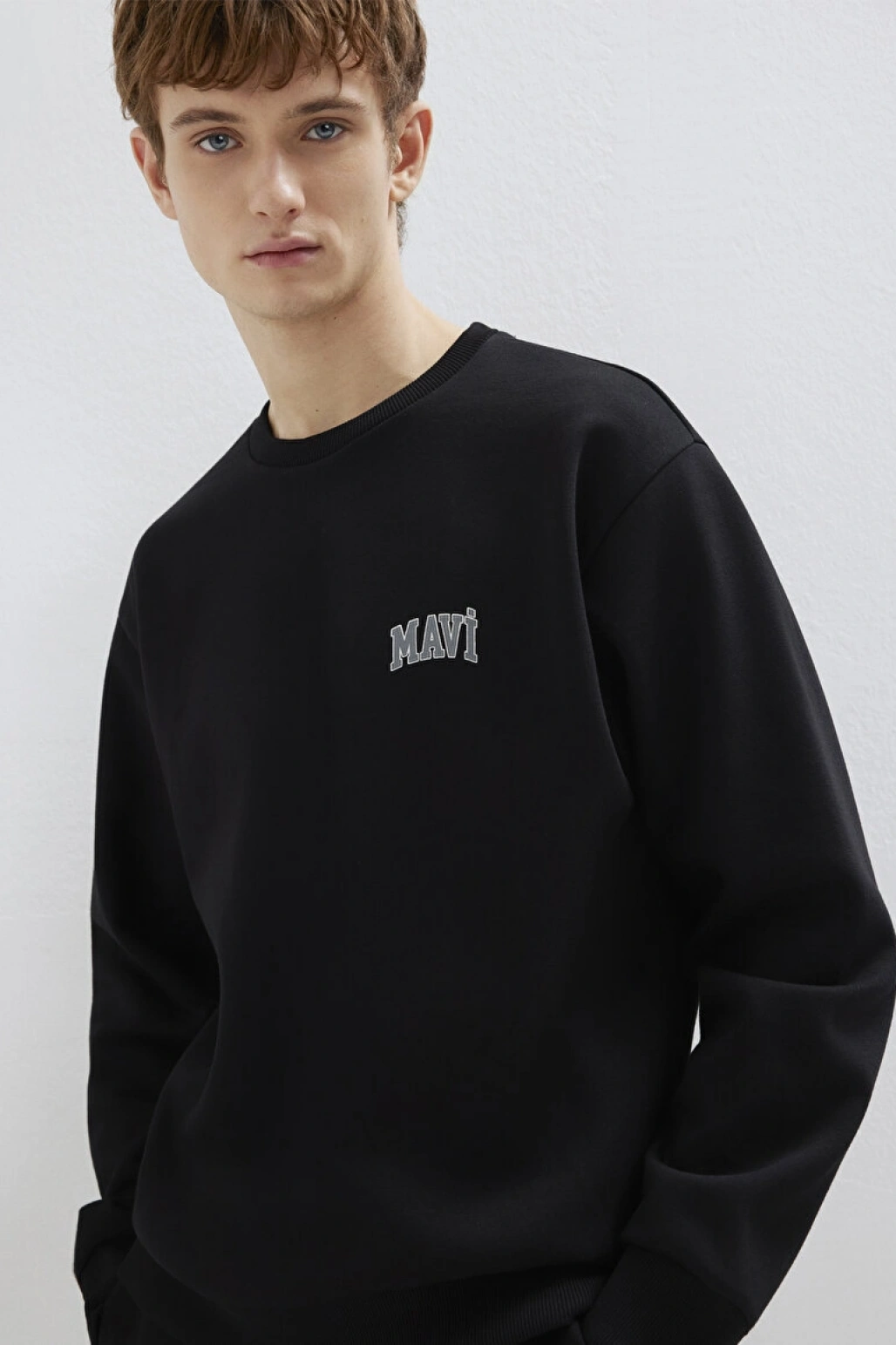 Mavi Logo Baskılı Siyah Sweatshirt