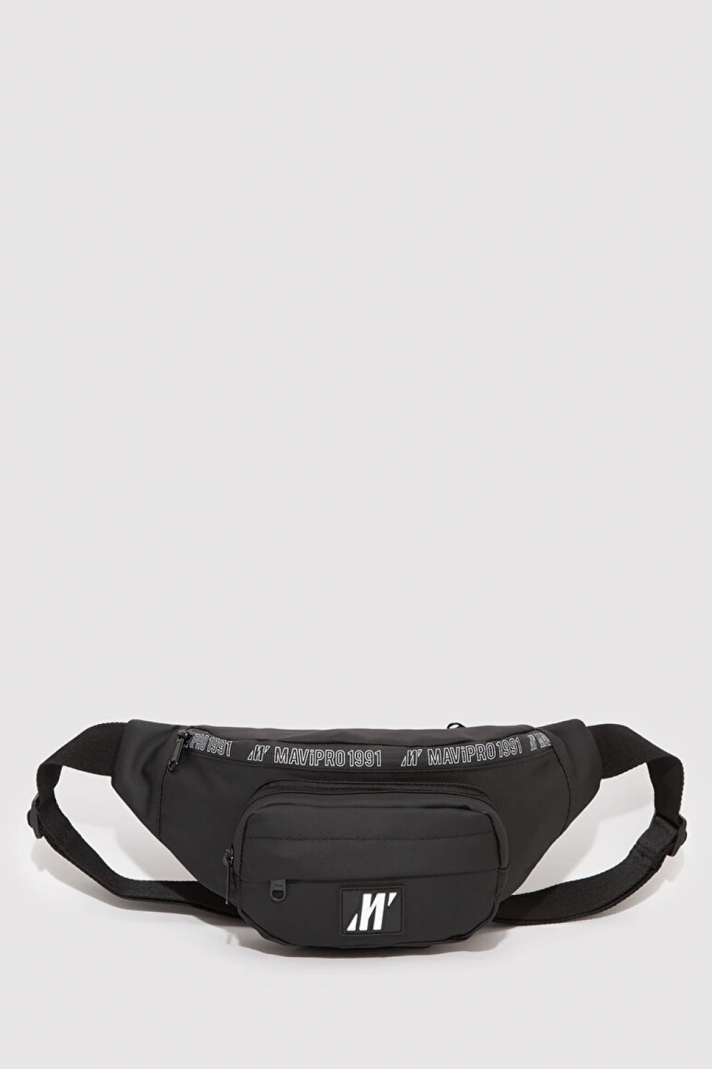 Mavi Pro Detaylı Siyah Bel Çantası