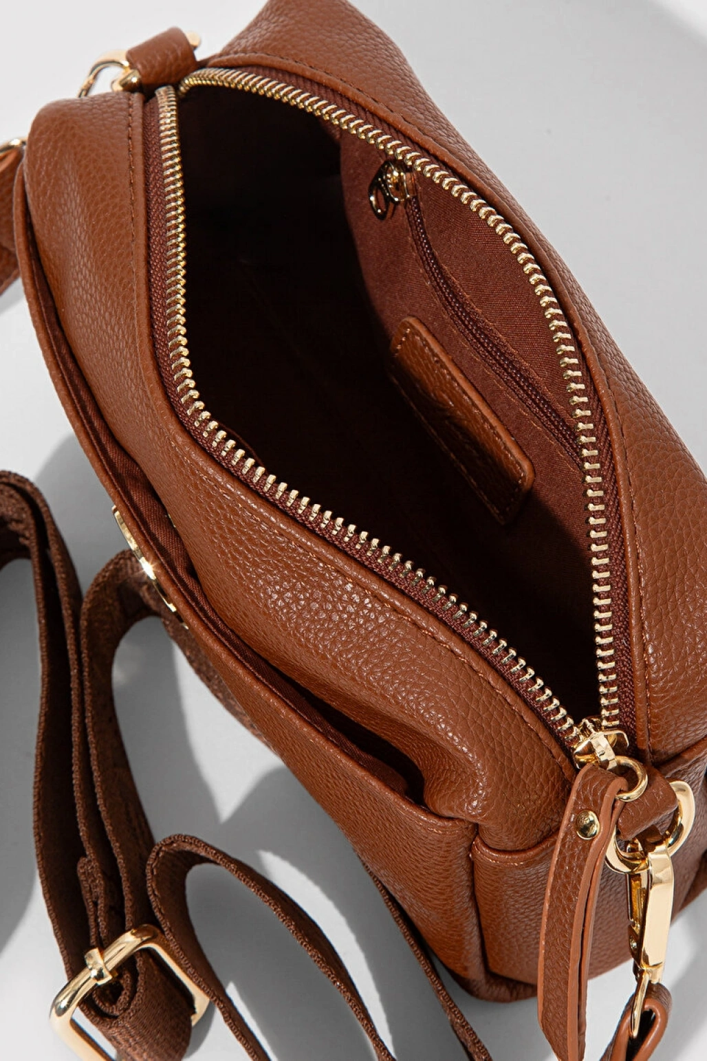 Mühür Logo Detaylı Kahverengi Çapraz Çanta