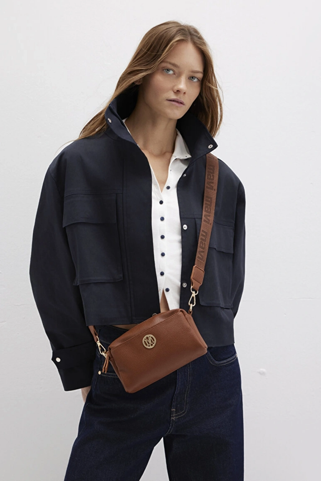 Mühür Logo Detaylı Kahverengi Çapraz Çanta