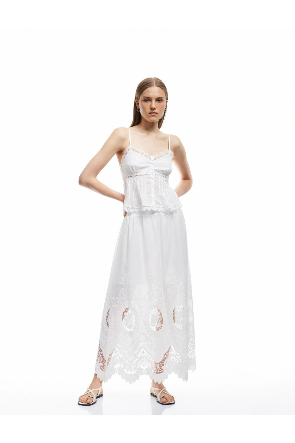 Pamuklu Astarlı Brode Detaylı Fistolu Midi Kloş Etek