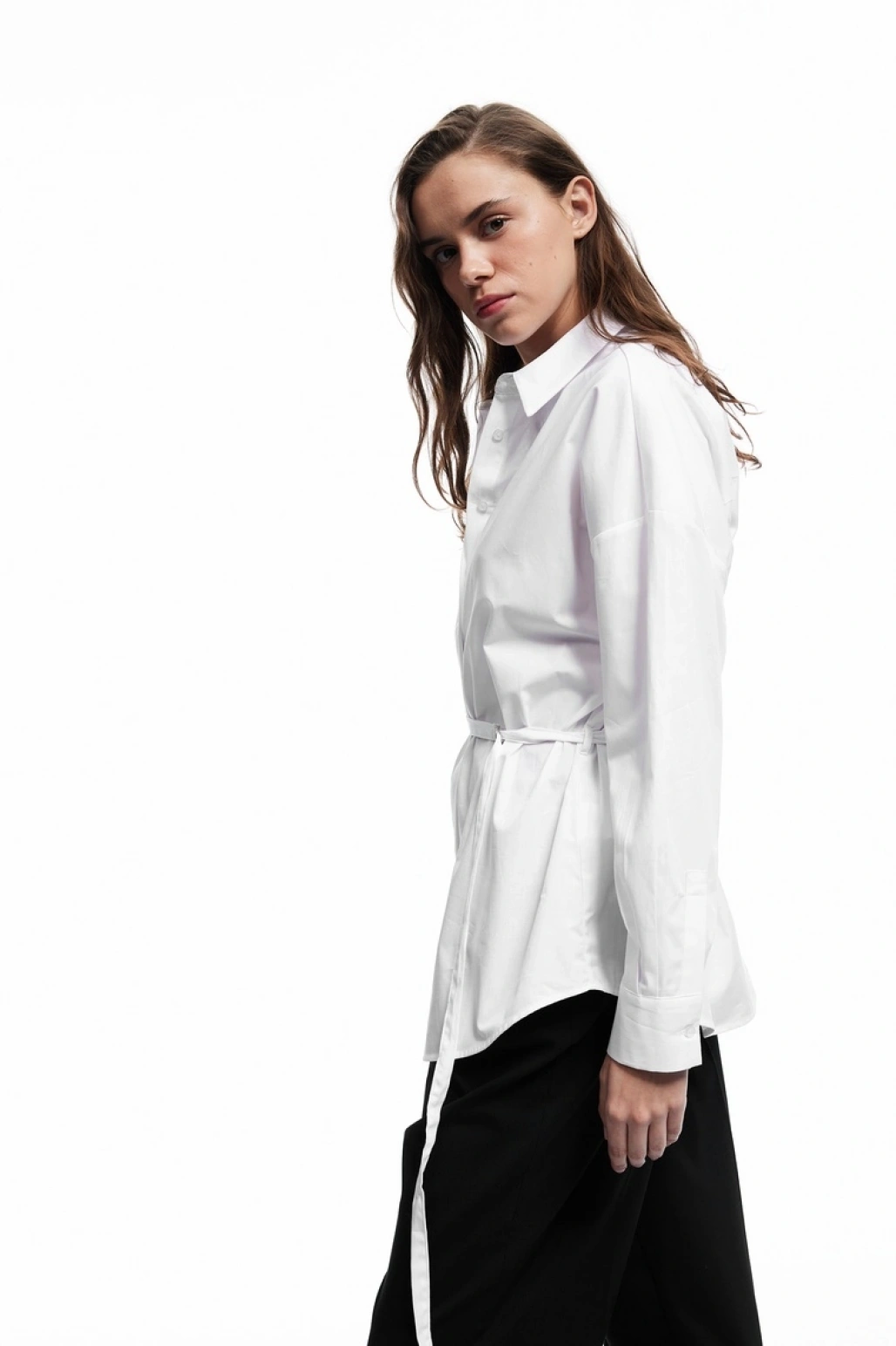 Pamuklu Klasik Yaka Kemer Detaylı Uzun Kollu Gömlek