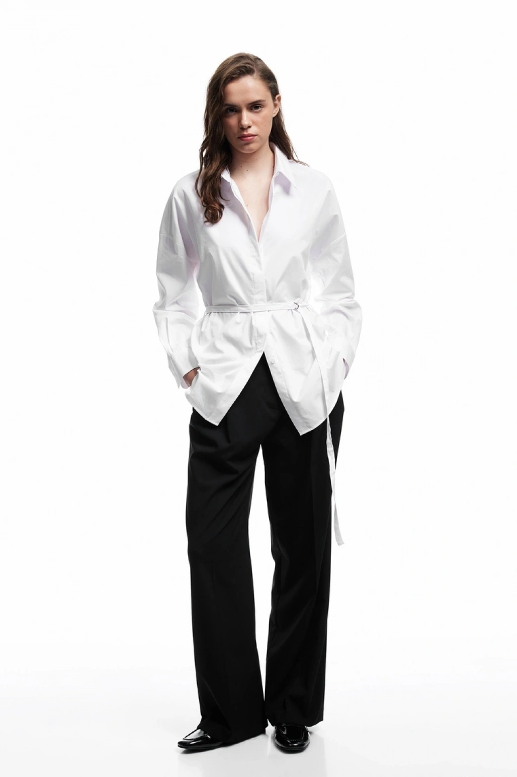 Pamuklu Klasik Yaka Kemer Detaylı Uzun Kollu Gömlek