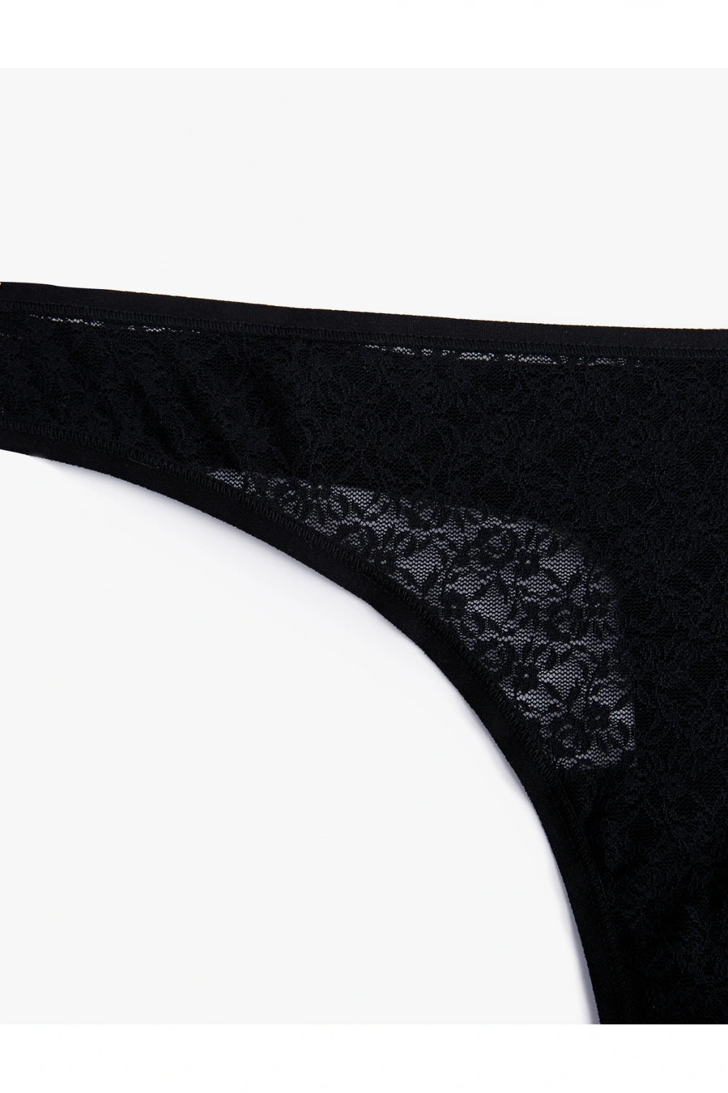 Rahat Kalıp Dantelli String Külot