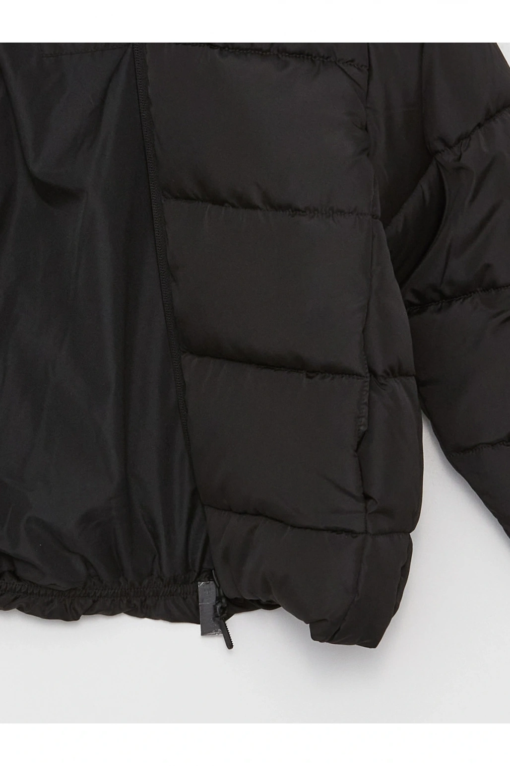 Rahat Kalıp Kapüşonlu Erkek Çocuk Şişme Mont