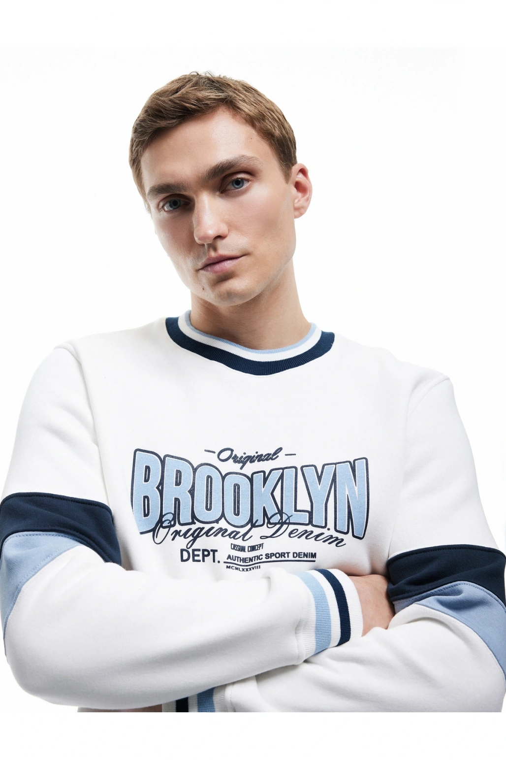 Şardonlu Uzun Kollu Bisiklet Yaka Renk Bloklu Kolej Baskılı Sweatshirt