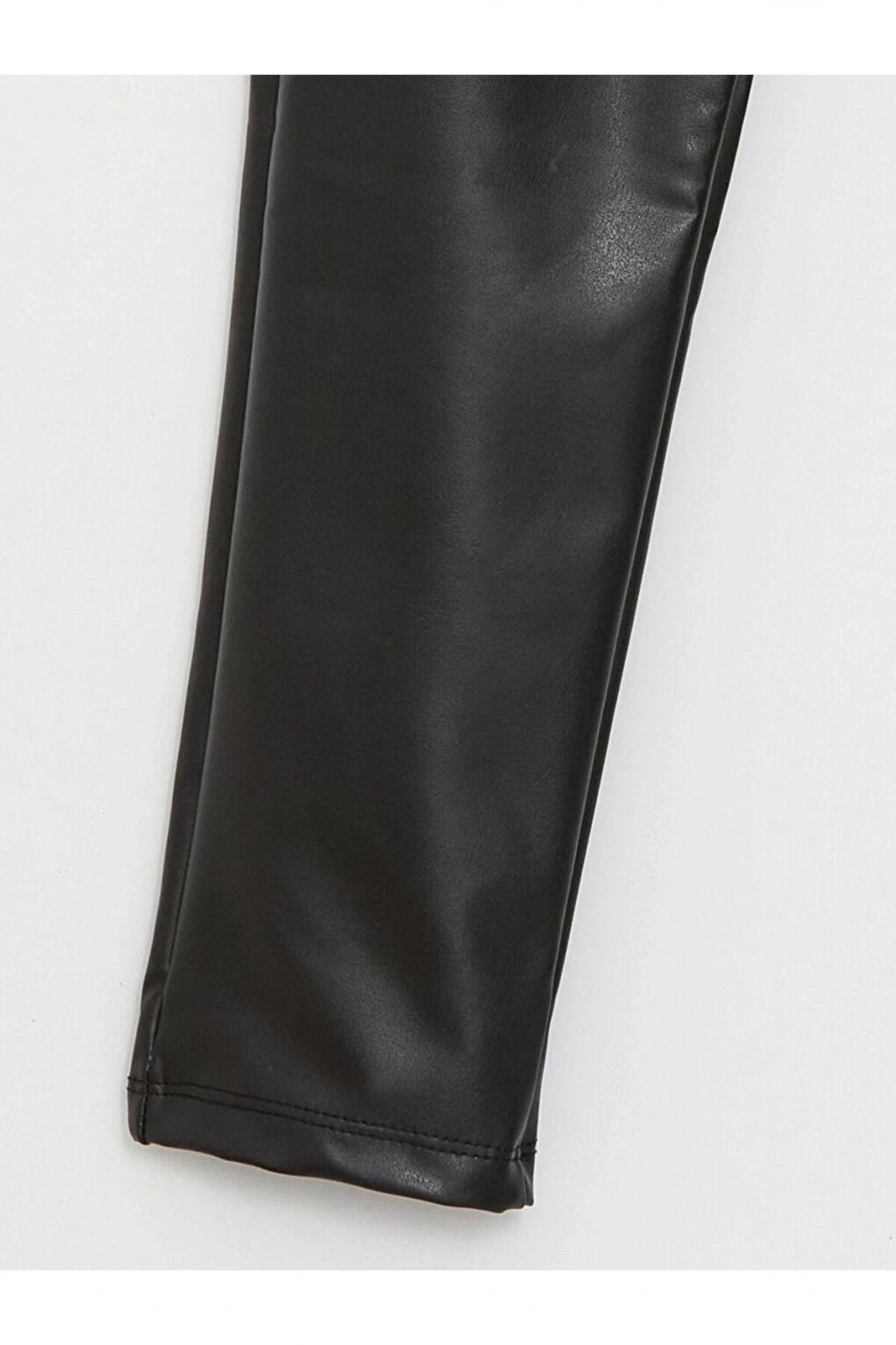 Siyah Beli Lastikli Deri Görünümlü Kız Çocuk Pantolon