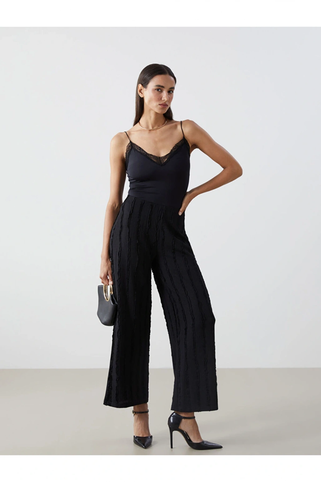 Siyah Beli Lastikli Dokulu Geniş Paça Kadın Pantolon