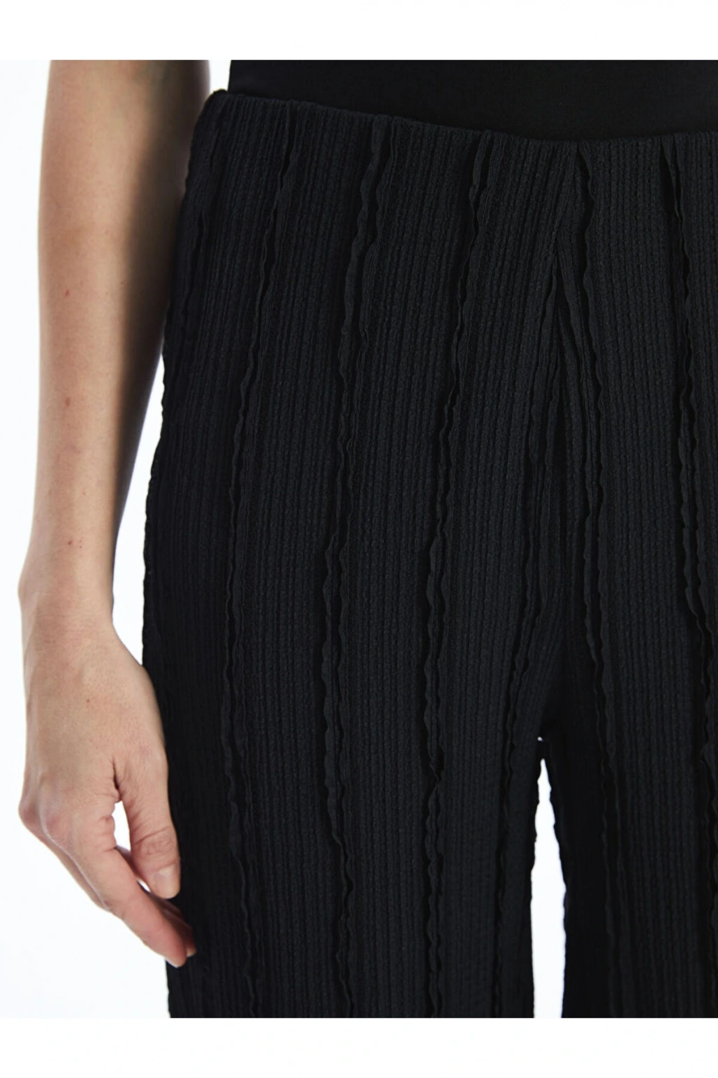 Siyah Beli Lastikli Dokulu Geniş Paça Kadın Pantolon