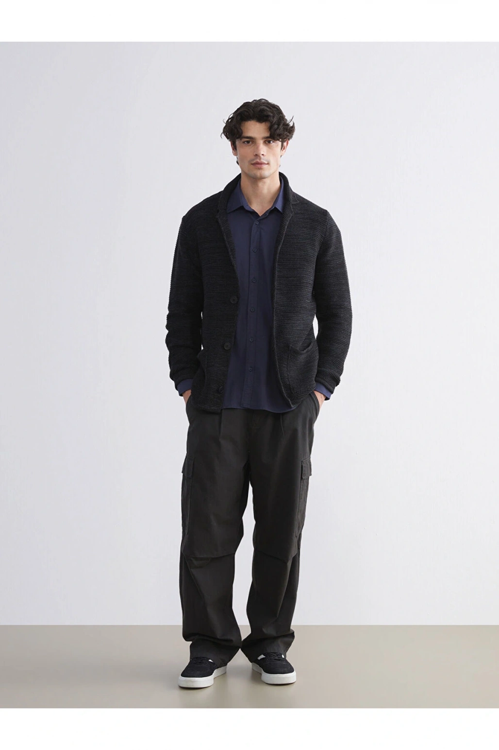 Siyah Standart Kalıp V Yaka Erkek Triko Hırka