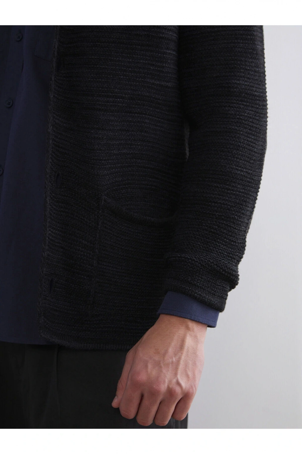 Siyah Standart Kalıp V Yaka Erkek Triko Hırka