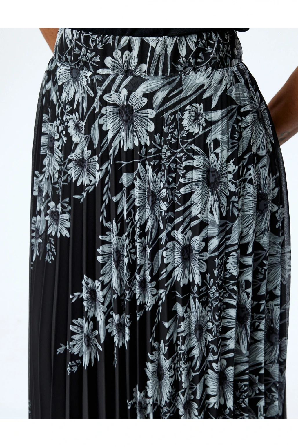 Standart Bel Astarlı Uzun Pileli Çiçekli Etek