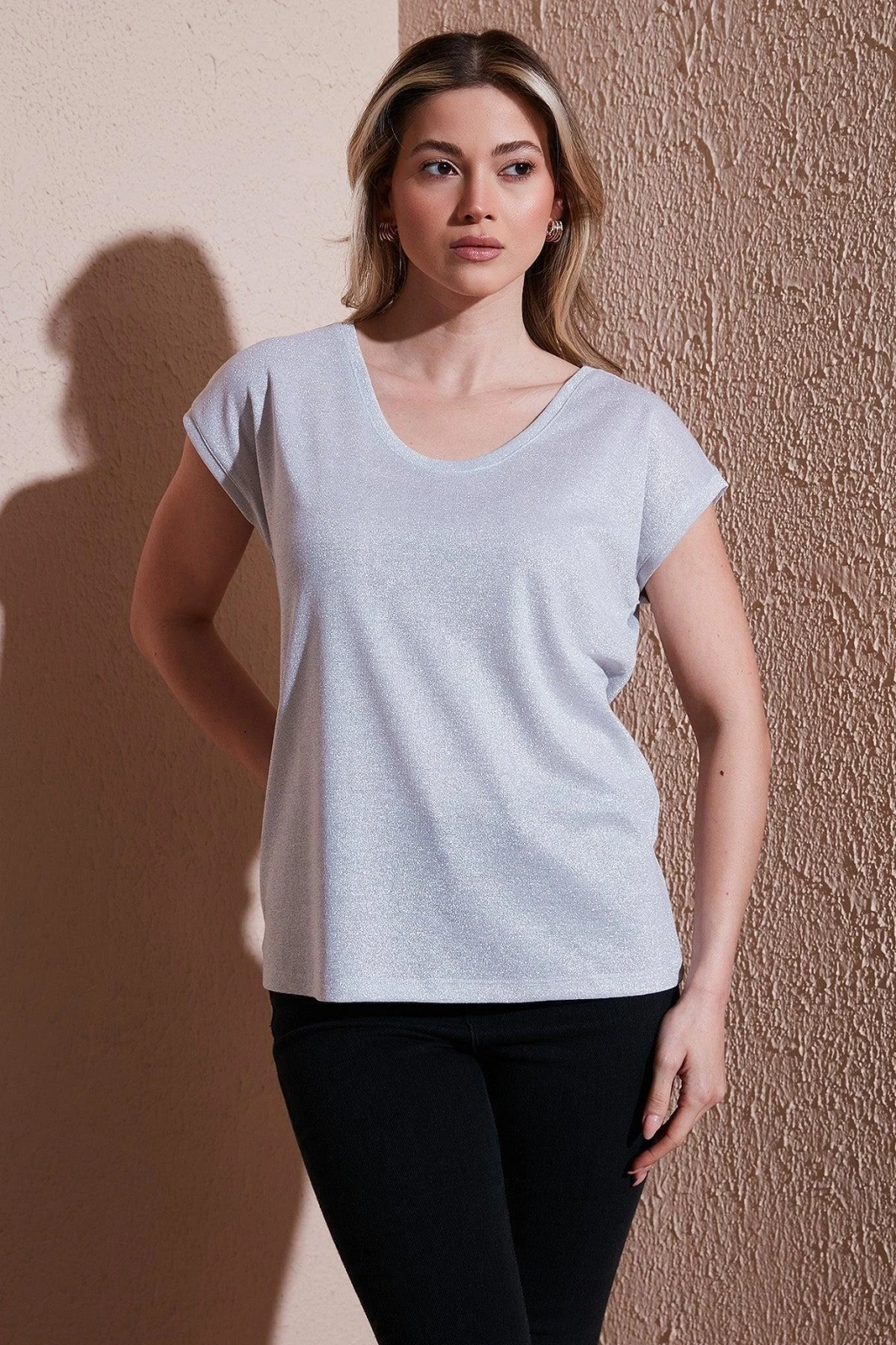 Standart Fit Yuvarlak Yaka Simli Bluz BLUZ 25Y0202K1