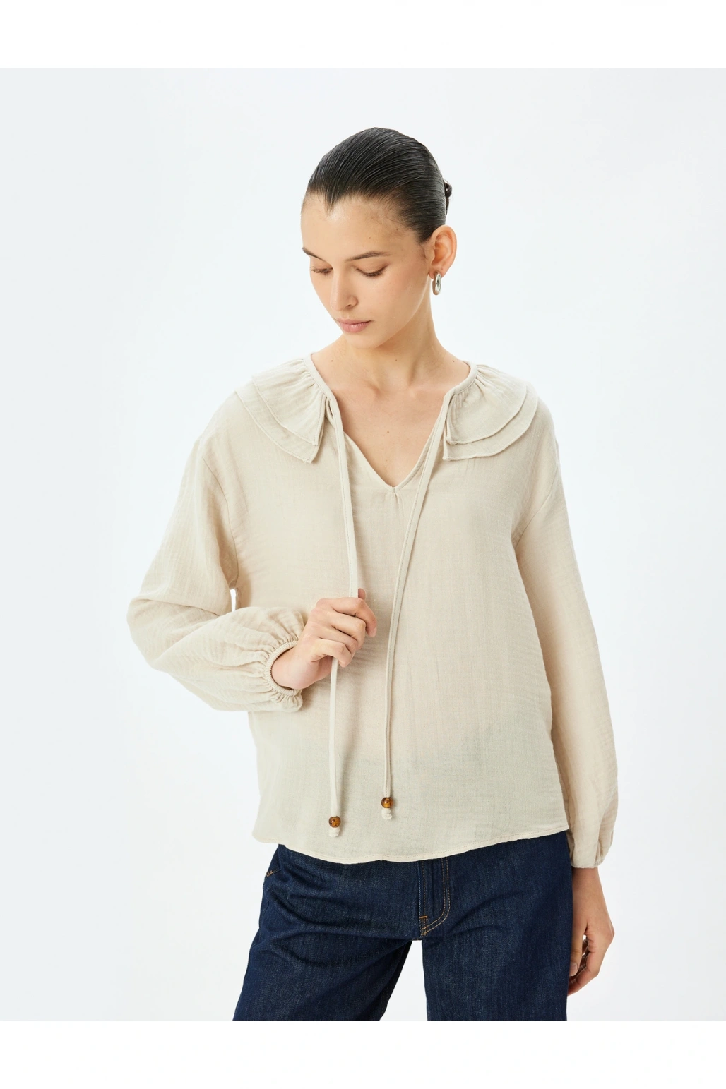 Uzun Kollu Bağlama Detaylı Bebe Yaka Müslin Bluz