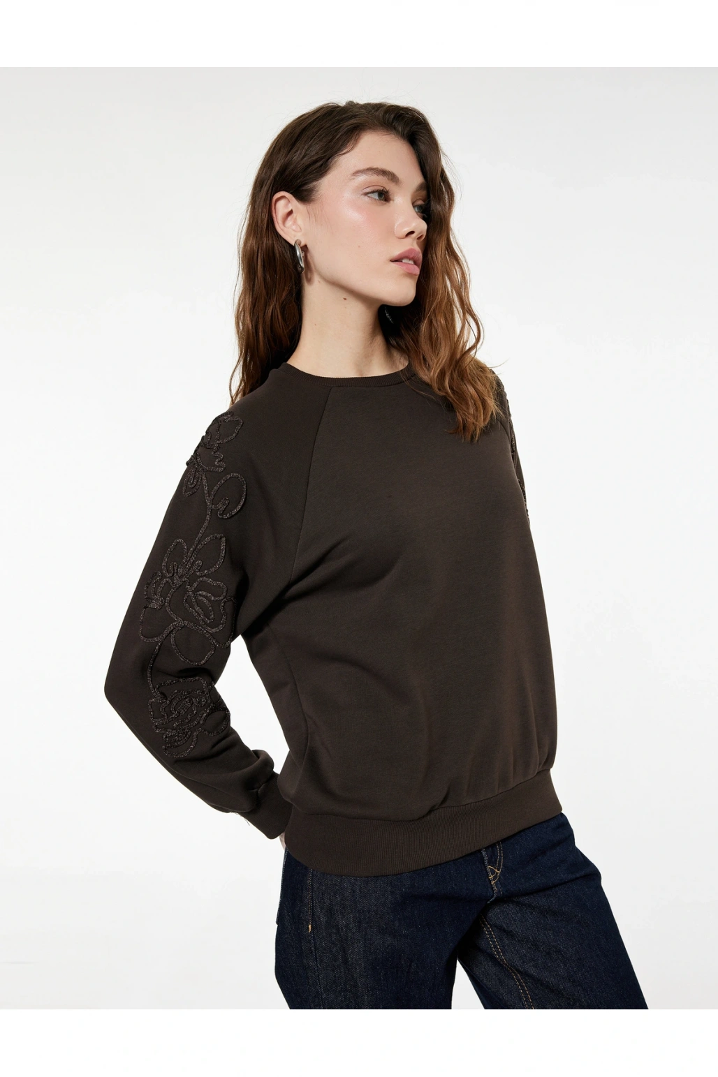 Uzun Kollu Bisiklet Yaka Çiçekli Boncuk Nakış Detaylı Oversize Sweatshirt