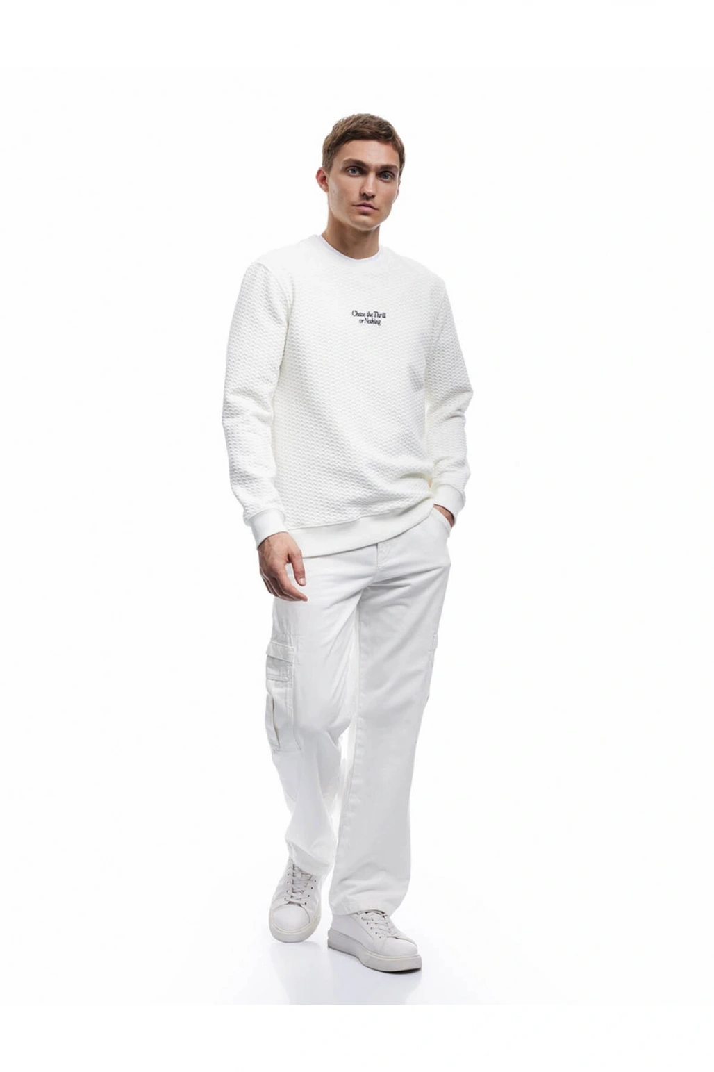 Uzun Kollu Bisiklet Yaka Dokulu İşlemeli Sweatshirt